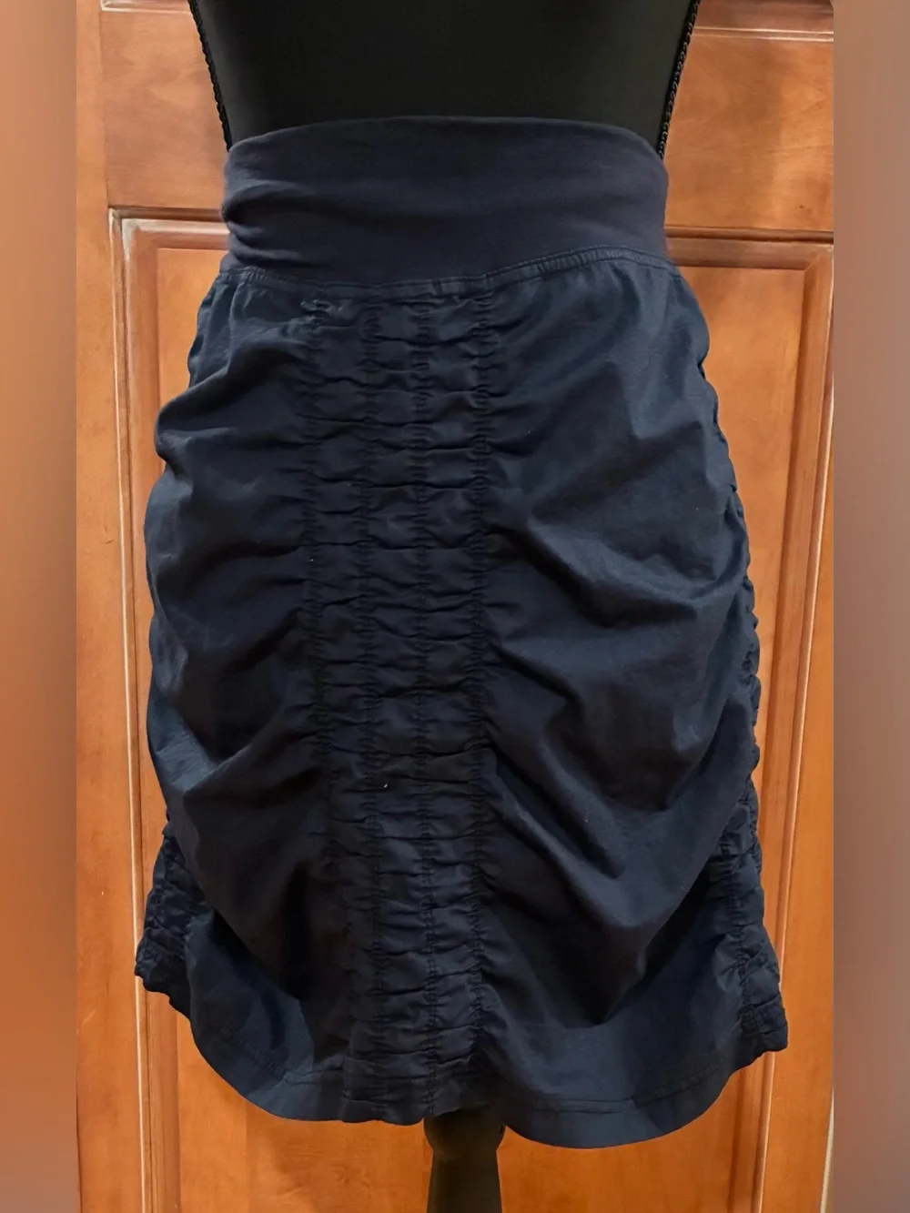 High-Rise Ruched Skirt in Navy